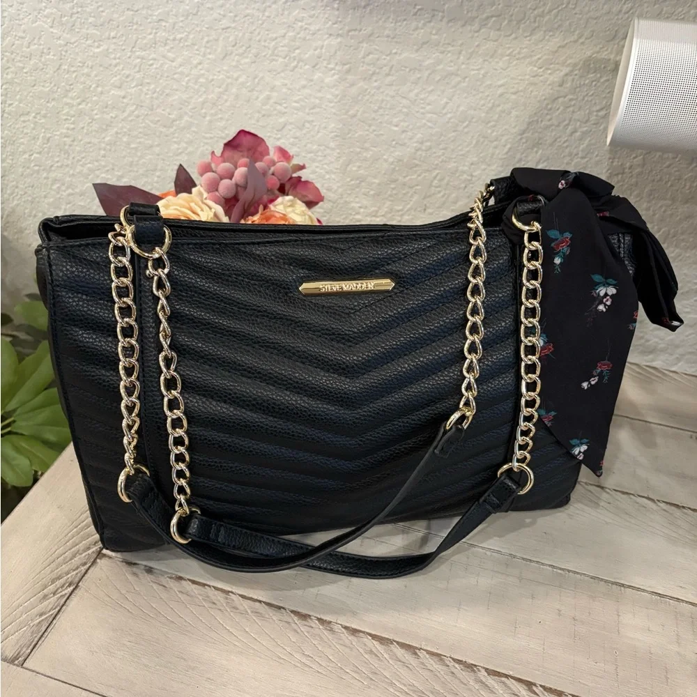 Steve Madden Black Quilted Shoulder Bag with Gold Chain Straps - Picture 1 of 10